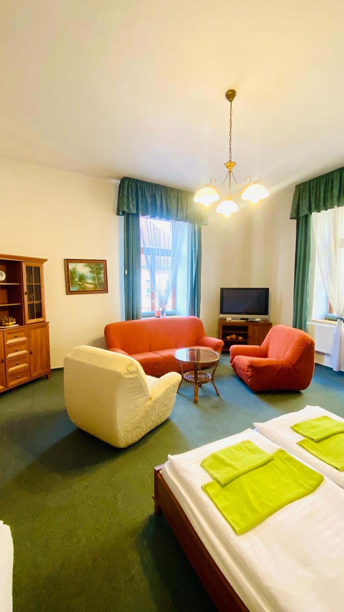 Penzion Cerny Kun Hradec Králové Extérieur photo