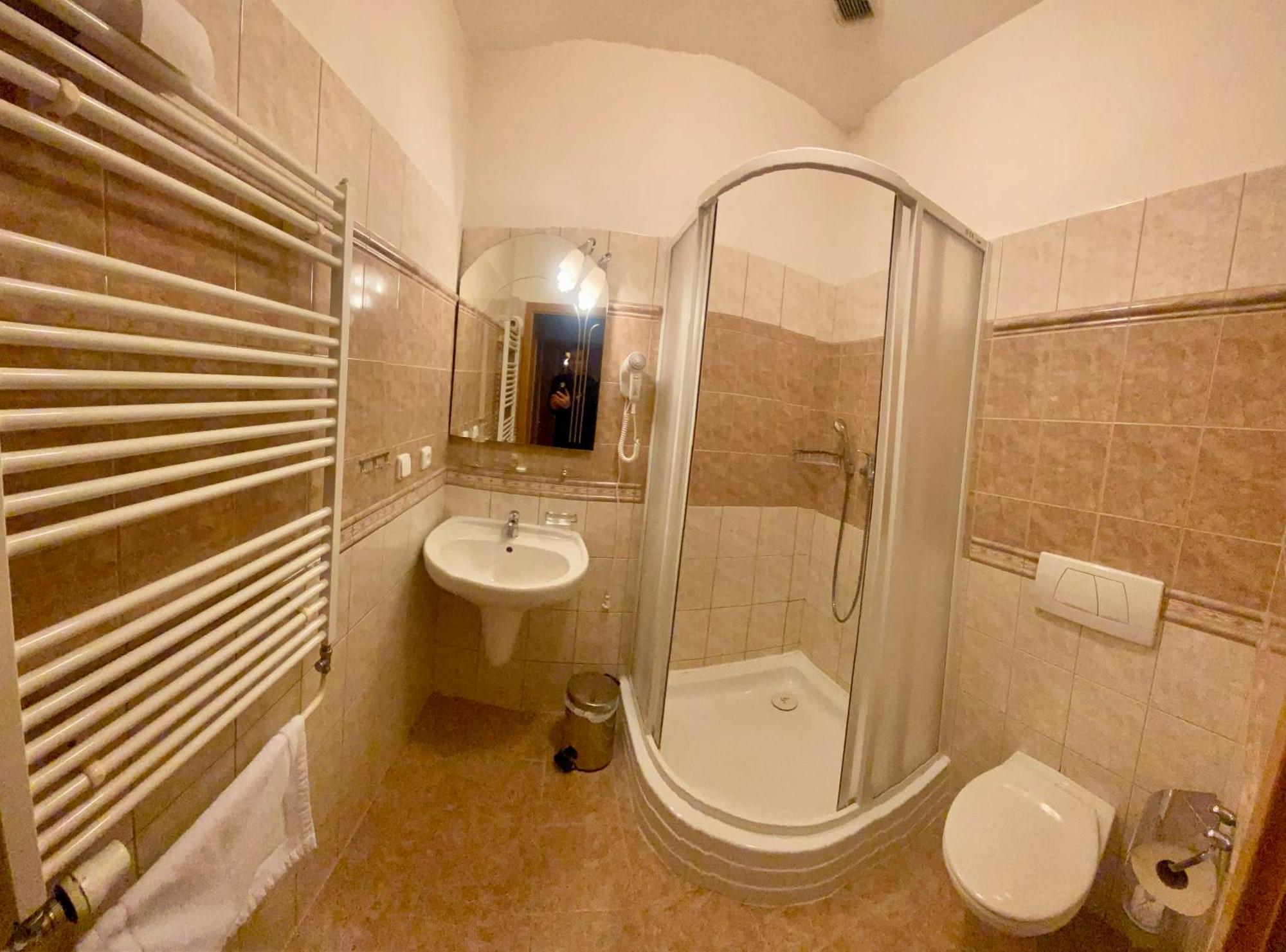 Penzion Cerny Kun Hradec Králové Extérieur photo
